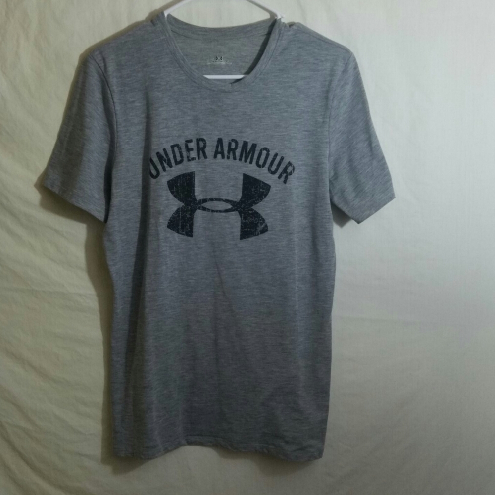 Under Armour Shirt Size M